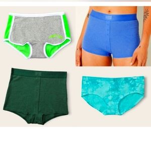 Pink by Victoria Secret 4 pairs nwt size Medium